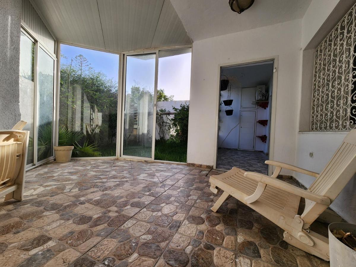 Duplex Bien Equipe Securise Avec Jardin Et Veranda La Marsa Exterior photo